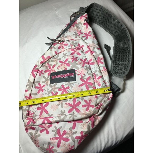 TrailMaker Classic Crossover Bag Large with Pink and Gray Flowers - Picture 3 of 9